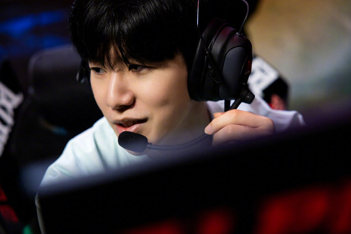 在高强度的 在高强度的