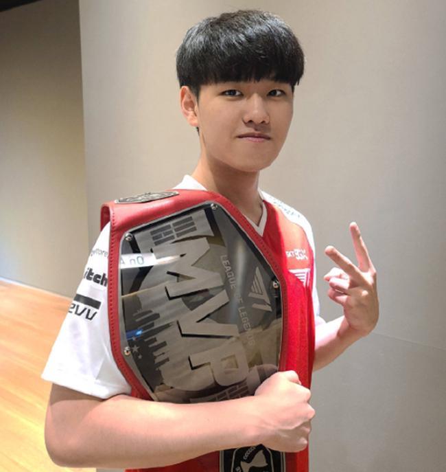 就近踢球 就近踢球